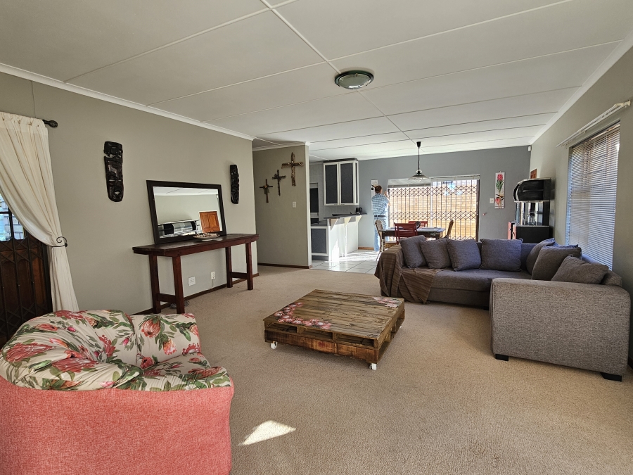 3 Bedroom Property for Sale in Wavecrest Eastern Cape